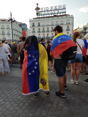Banderas de Venezuela y El Tío Pepe.jpg