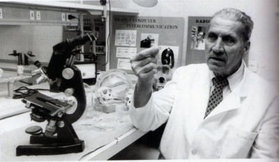 José Manuel Rodríguez Delgado En su laboratorio.jpg