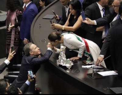 besamano de Sheinbaum a Velasco.jpg