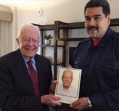 Nicolás Maduro y Jimmy Carter.jpg