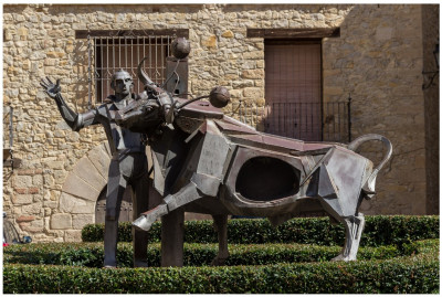 Monumento al toro embolado  Rubielos de Mora.jpg