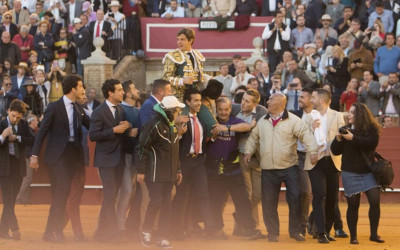 El Juli a hombros.jpg